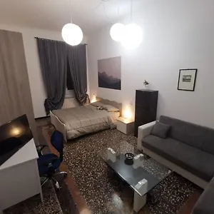 Wow - 175 Mq - Posteggio Privato - Davanti Porto Traghetti - Fino A 10 Posti Letto , Genua Italien